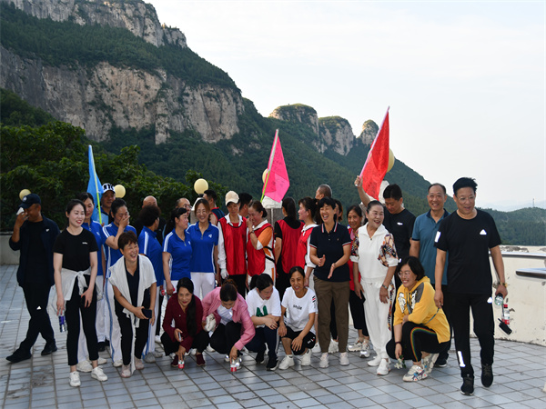 登山运动.JPG